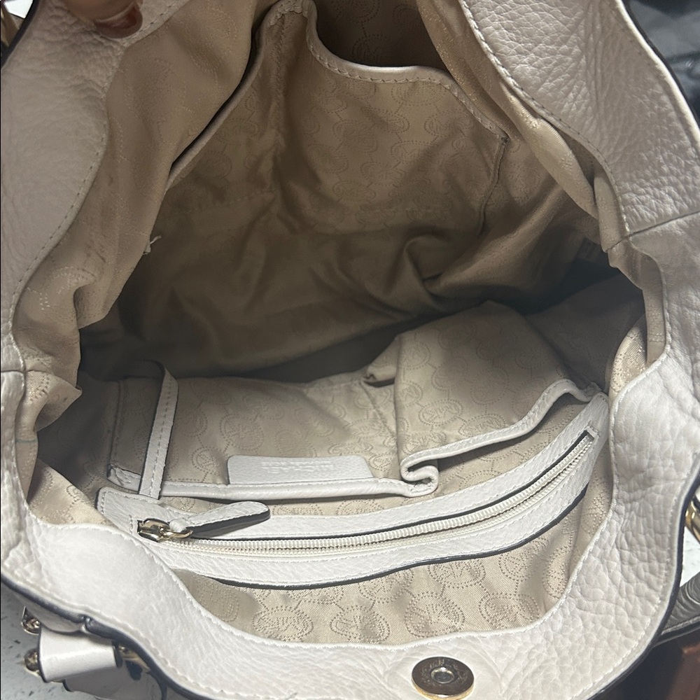 Michael Kors White Leather Shoulder Bag - Picture 4 of 7